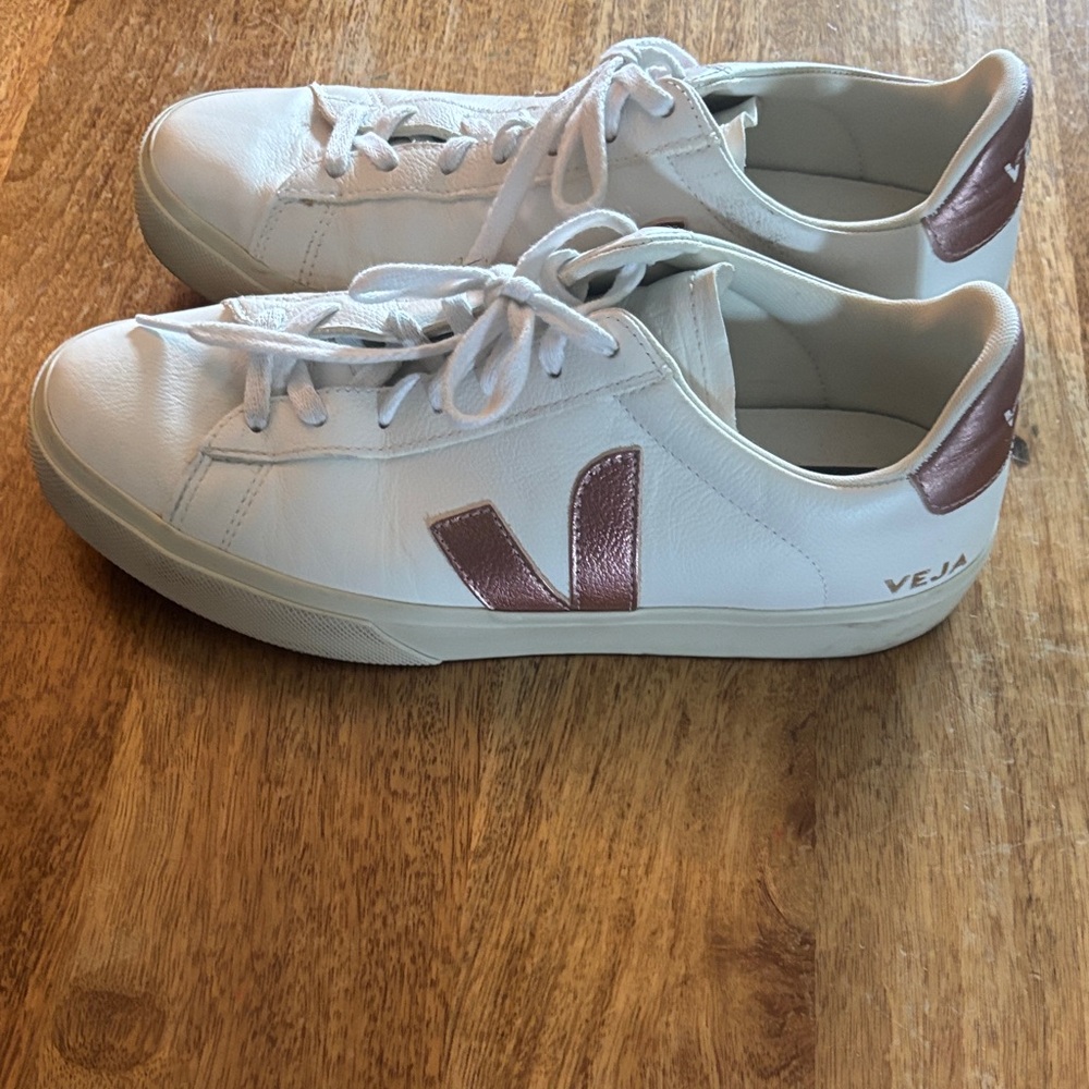 Veja Women's White and Metallic Pink Sneakers